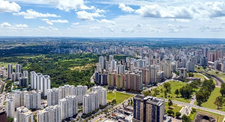 Vista aérea de Águas Claras com o Parque Águas Claras
