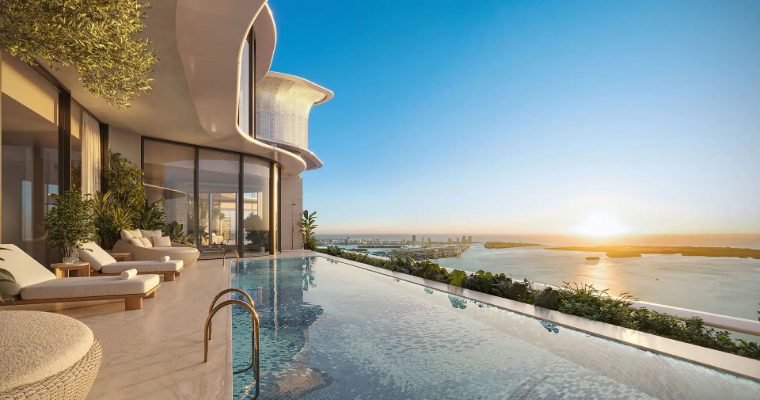 Piscina em terraço com vista para a baía ao entardecer