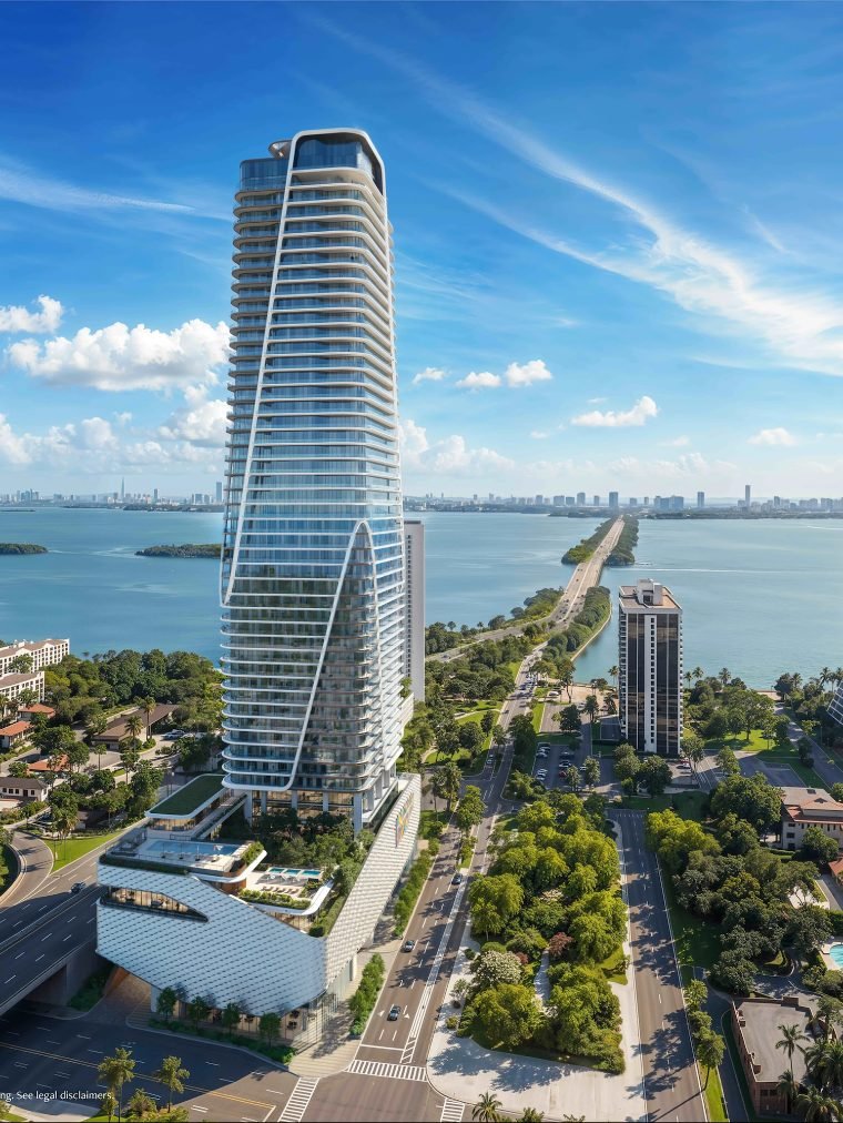 Vista aérea da torre e da Baía de Biscayne