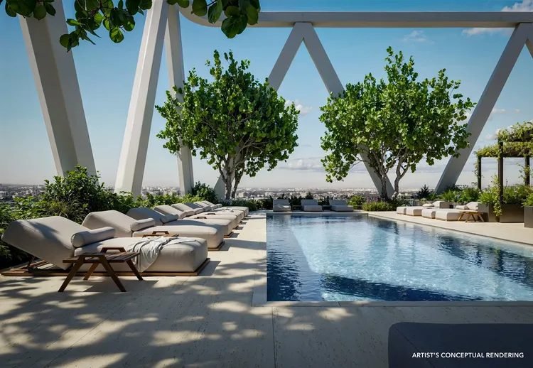 Piscina com espreguiçadeiras