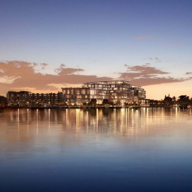 Marina Tower iluminada à beira do Intracoastal
