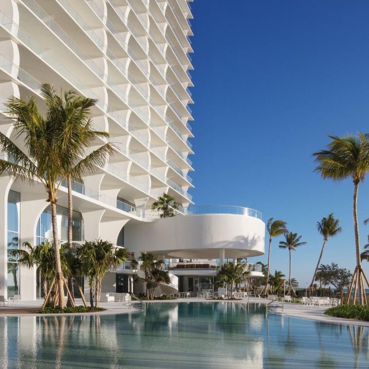 Fachada curva da Beach Tower
