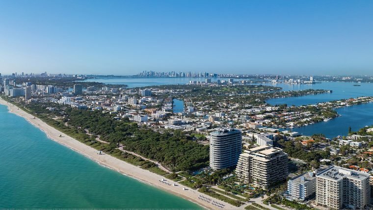 Vista aérea de Surfside e da costa